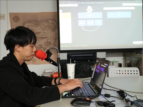 業師帶領同學實作