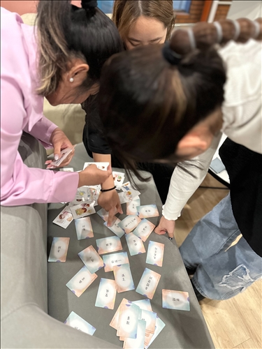 同學選情緒牌卡