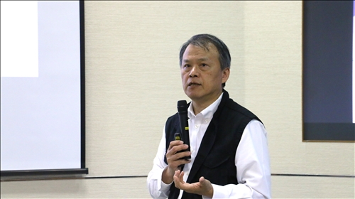 鄭老師提供個人模型
讓教師們體驗學生端如何使用