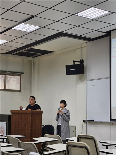 講者在分享頻道經營的故事