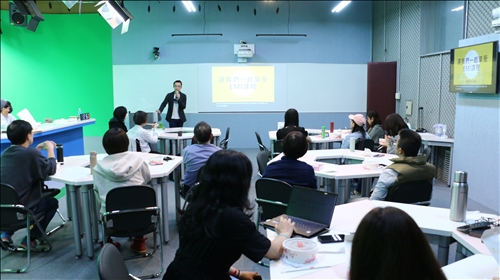 與會老師專注參與研習活動