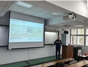 黃教授分享校史館規劃過程與空間設計的討論