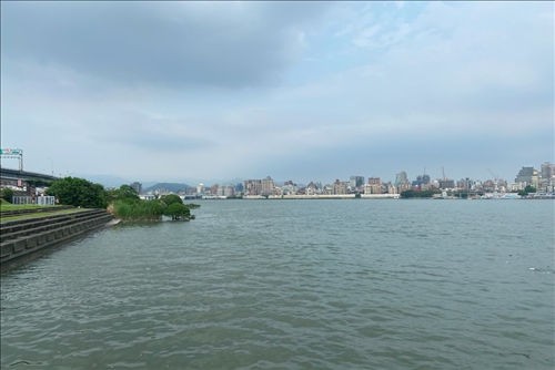 三重忠孝碼頭等待啟航