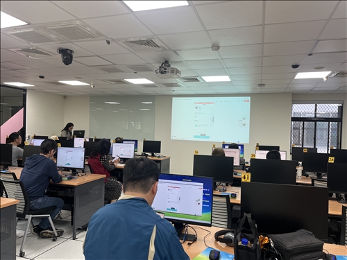 (207) iClass學習平台「同儕互評與討論區自動評分應用」工作坊 (1132-2)