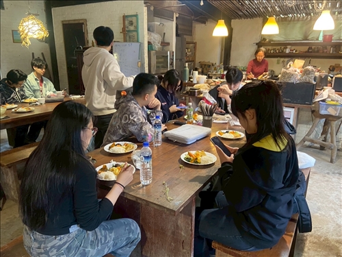 採摘之作物成為餐桌食物，體驗從農田到餐桌的過程。