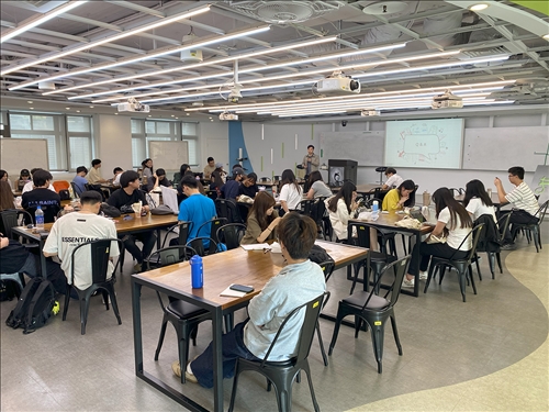 專業課程講座：如何在20歲就為30歲、40歲甚至退休人生鋪路？
講者國際認證理財規劃師查爾獅(邱茂恒先生)