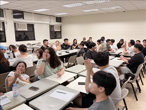 出席同學跨年級同桌交流