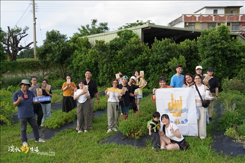 參與者們在香草園合照