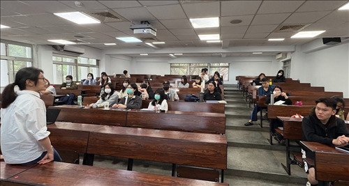 講者與同學互動