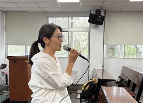 講者對文本進行簡介