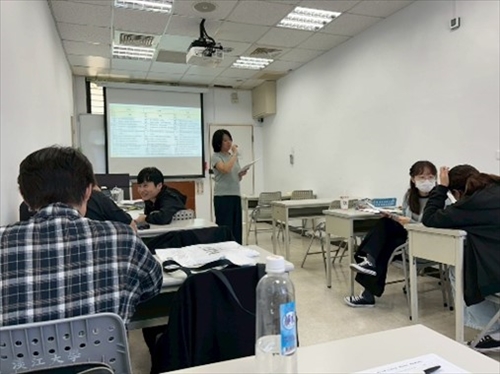 同學們分組討論