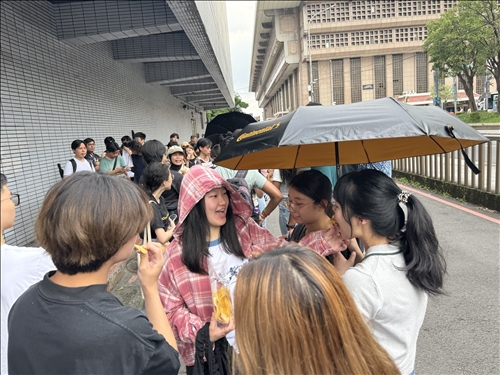 讓學生嘗試印尼零食