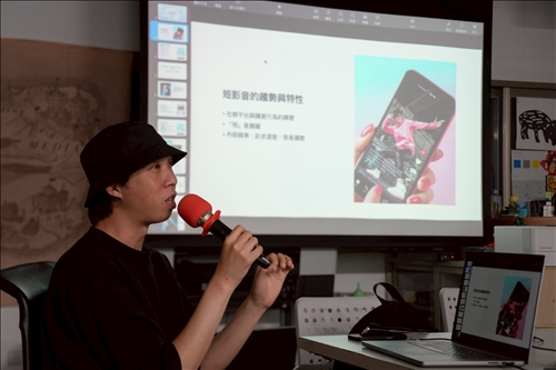 業師說明短影⾳的趨勢與特性