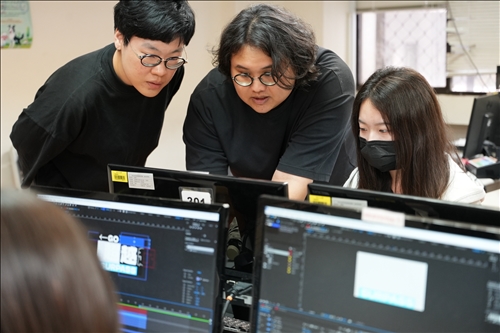 同學練習以及業師親自教導的過程