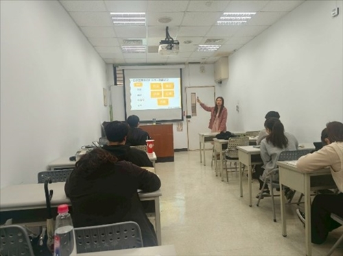 老師講解不同文體的教學技巧