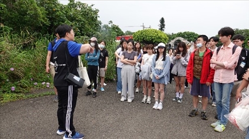 講解洲子灣的歷史、水文與在地生活連結。