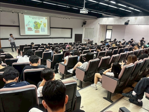 講者介紹運動賽事當中的永續關鍵