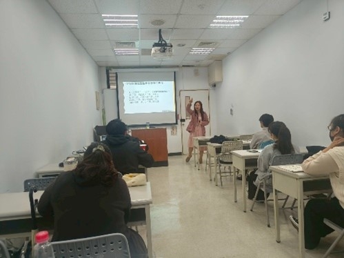 老師講解說明文中圖表的應用