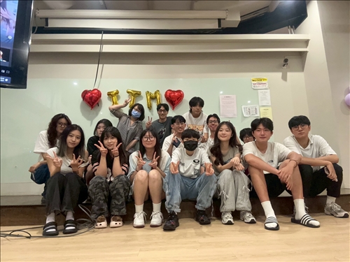 新舊任系學會幹部合照