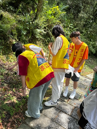 捨石山步道淨山中~