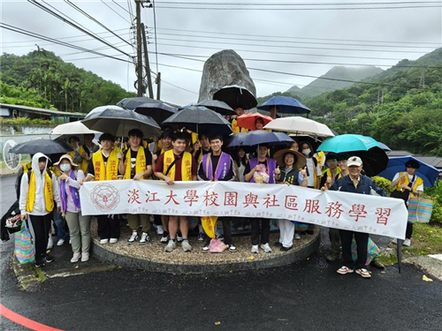 與在地里長合照