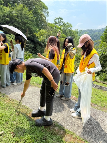捨石山步道淨山中~