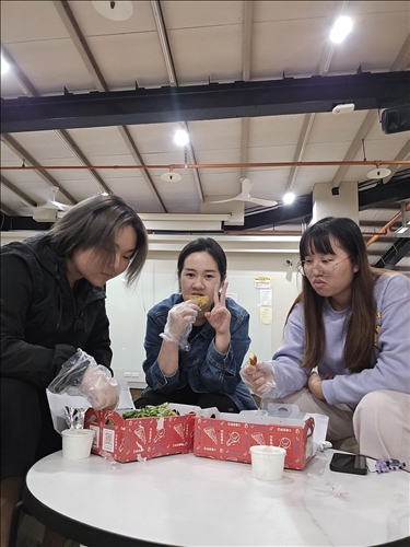 同學參與活動。