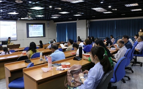 與會老師專注參與研習