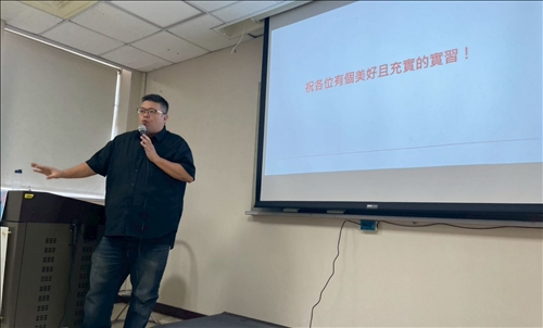 吳宇凡助理教授提醒學生在校外注意安全