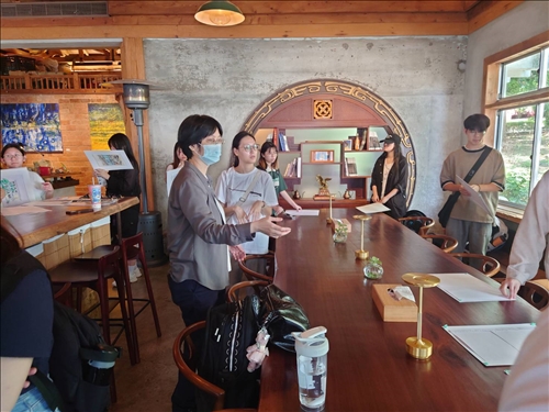 戴老師教學生撤展