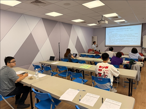 老師細緻說明碳盤查的三大原則，提醒學生注意盤查邊界定義時常見的錯誤。