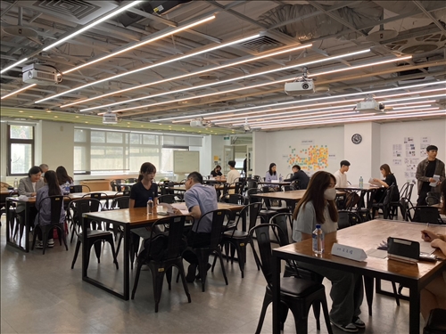 1對1模擬面試現場情況。