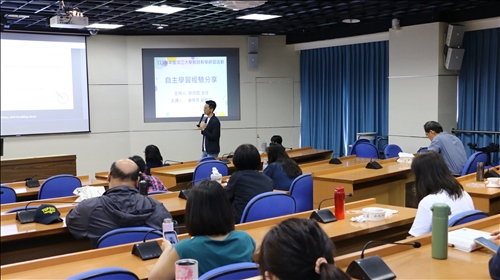 與會老師們專心聆聽連老師的案例分享