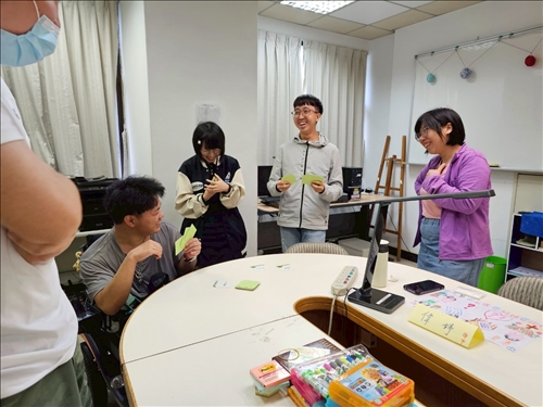 生涯興趣探索歷程中增進彼此情誼