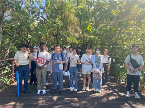 紅樹林步道一角合影