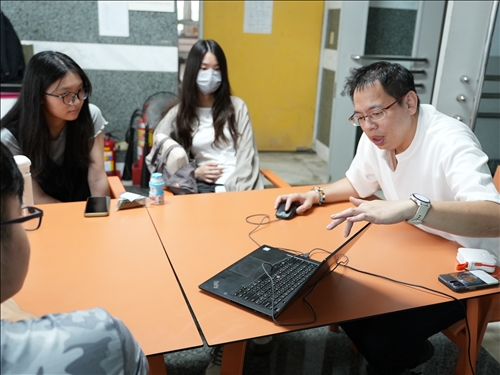 業師指導同學企劃實務問題