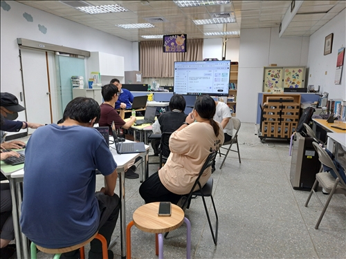 學員們練習專案計畫前置準備工作與摘要