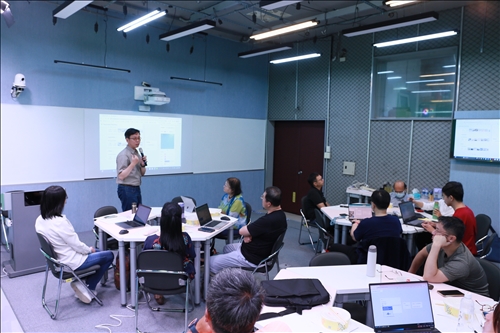 與會老師專注參與研習活動