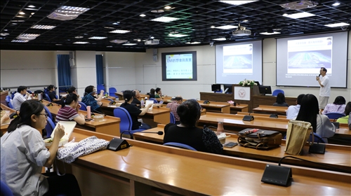 與會老師專注參與研習活動