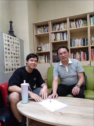 討論學習規劃的同學