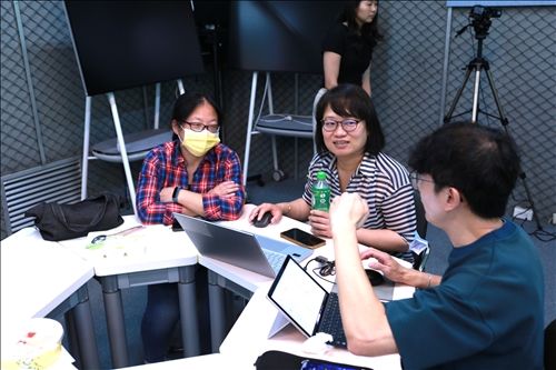 與會老師熱烈參與實作與交流