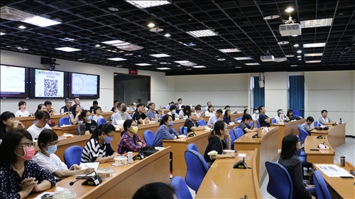 與會老師專注參與研習活動