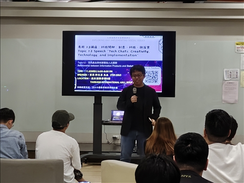 與同學討論批判性思考的意義