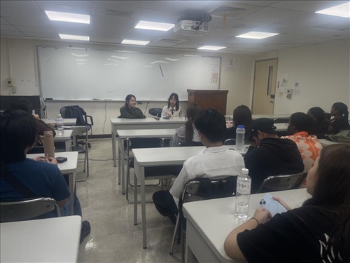 學姊與新生們相見歡。