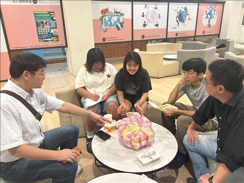 出席師生合照	照片說明：出席師生合照