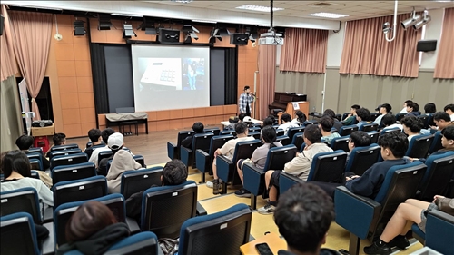 現場參與活動的同學