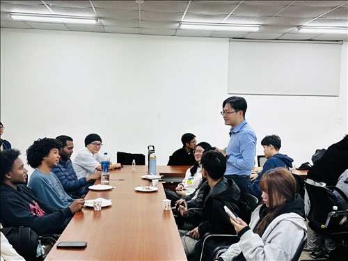 主任與同學們交流