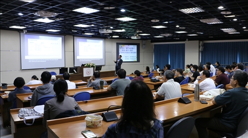 與會老師專注參與研習活動