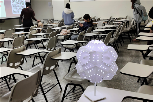 完成組合後的12面體「燈罩」