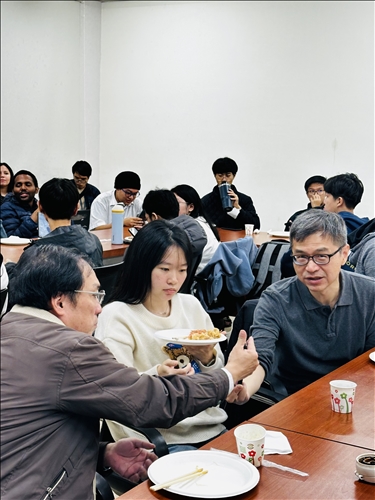 峯誠老師與復一老師解答學生疑惑